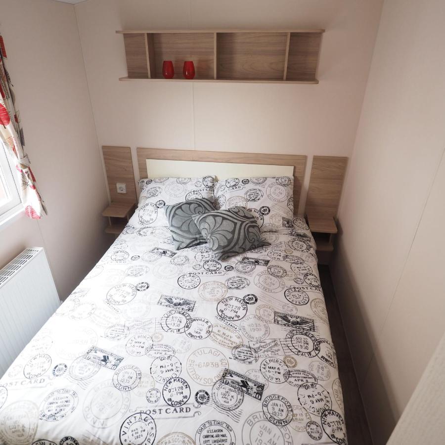 Vakantiepark Wilhelm Tell Superieur Chalet Opglabbeek Bagian luar foto