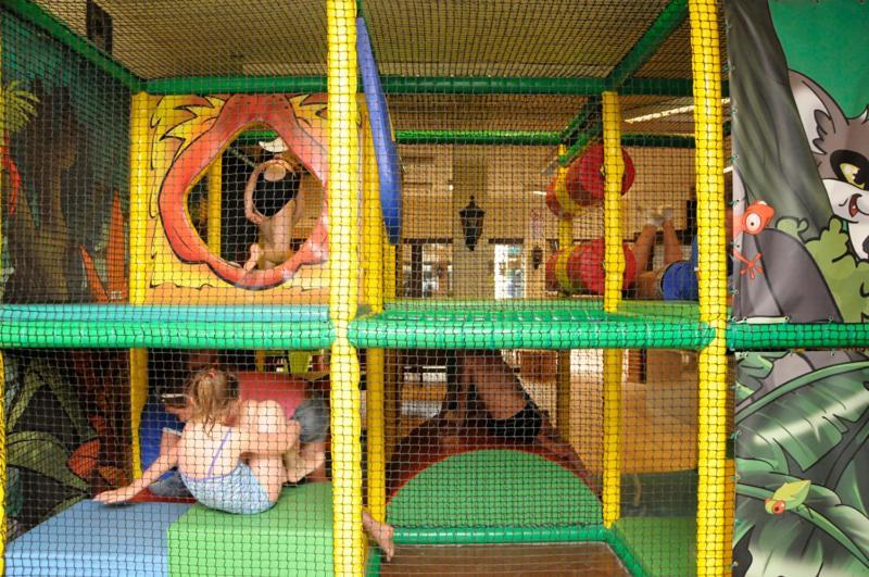 Vakantiepark Wilhelm Tell Superieur Chalet Opglabbeek Bagian luar foto