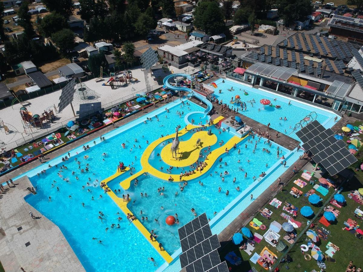 Vakantiepark Wilhelm Tell Superieur Chalet Opglabbeek Bagian luar foto
