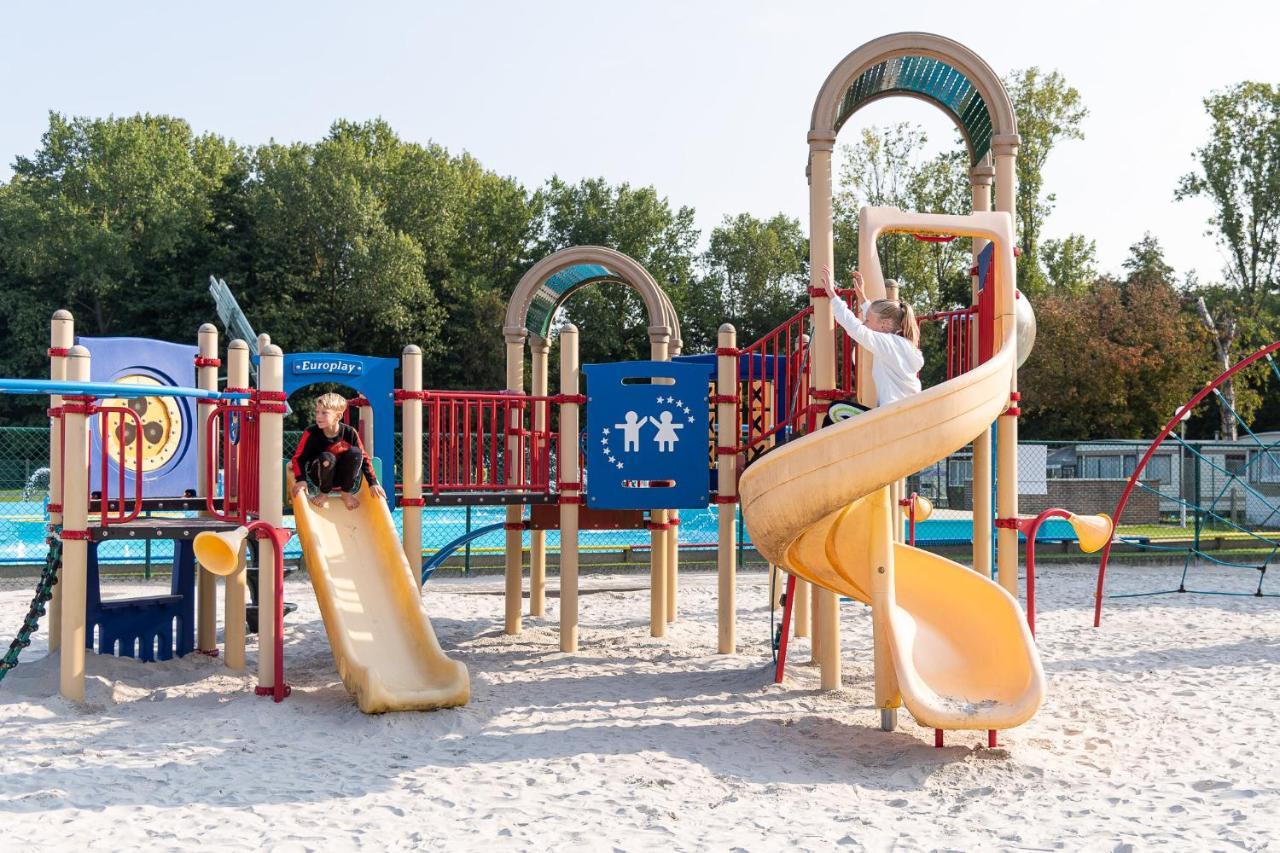 Vakantiepark Wilhelm Tell Superieur Chalet Opglabbeek Bagian luar foto